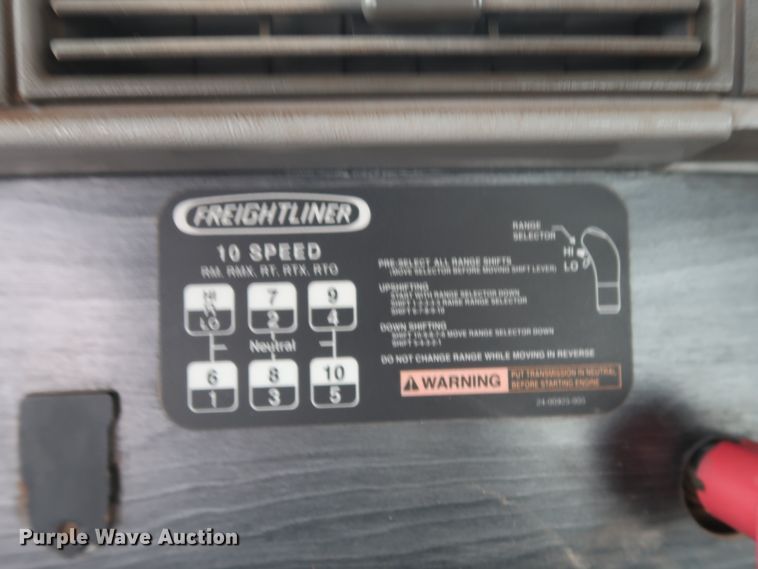 image for item DG4246 2007 Freightliner Columbia semi truck