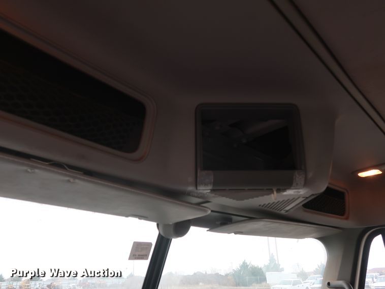 image for item DG4246 2007 Freightliner Columbia semi truck