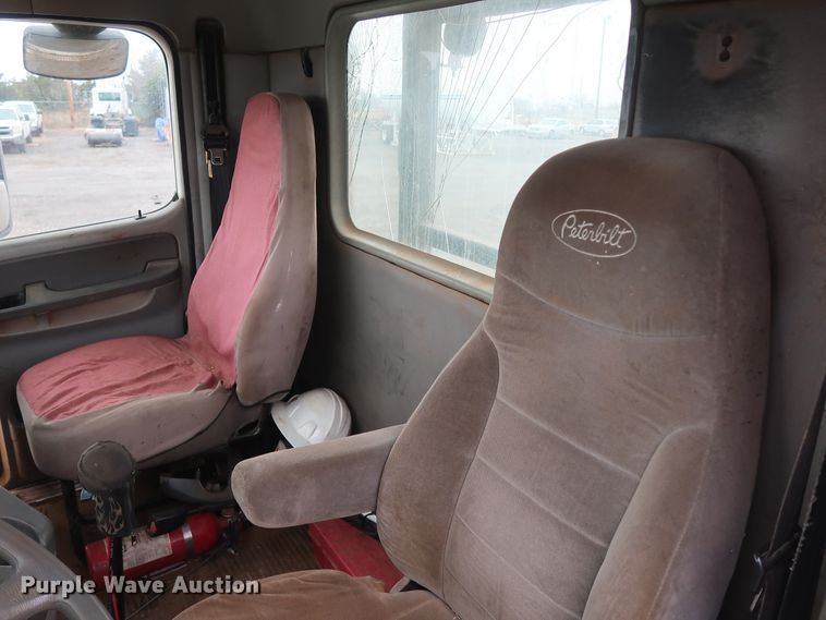 image for item DG4246 2007 Freightliner Columbia semi truck