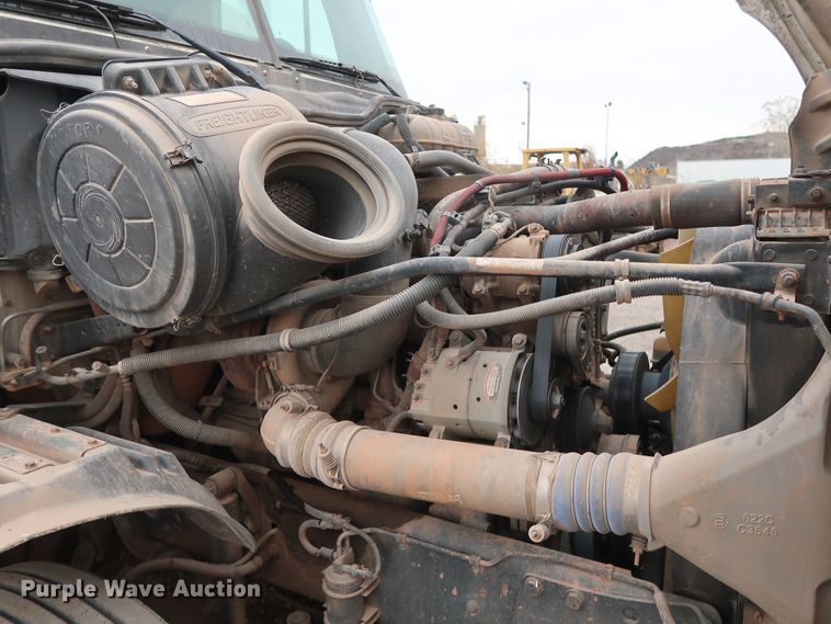 image for item DG4246 2007 Freightliner Columbia semi truck