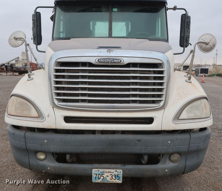 image for item DG4246 2007 Freightliner Columbia semi truck