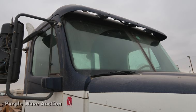 image for item DG4246 2007 Freightliner Columbia semi truck