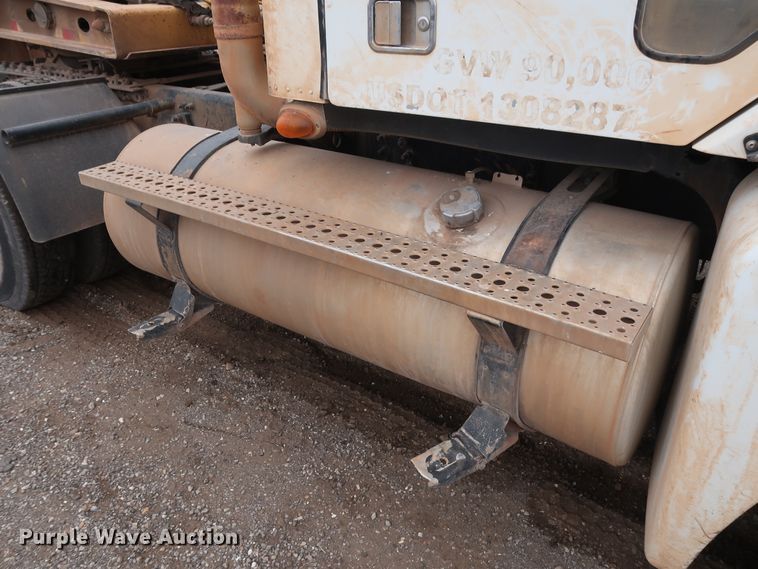 image for item DG4246 2007 Freightliner Columbia semi truck