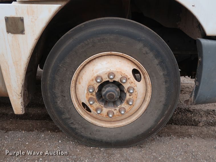 image for item DG4246 2007 Freightliner Columbia semi truck