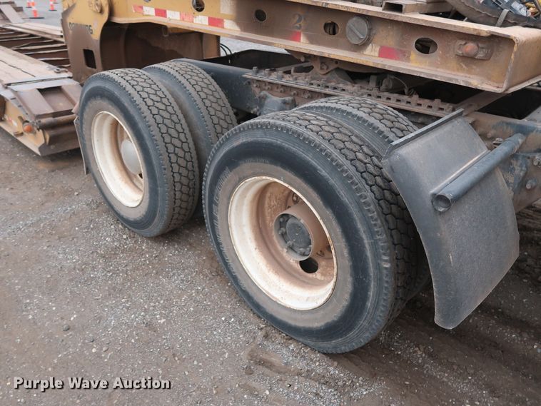 image for item DG4246 2007 Freightliner Columbia semi truck