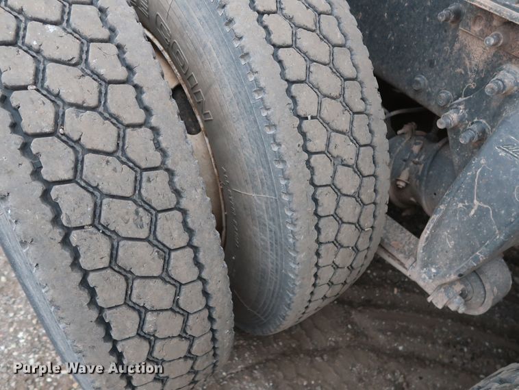 image for item DG4246 2007 Freightliner Columbia semi truck