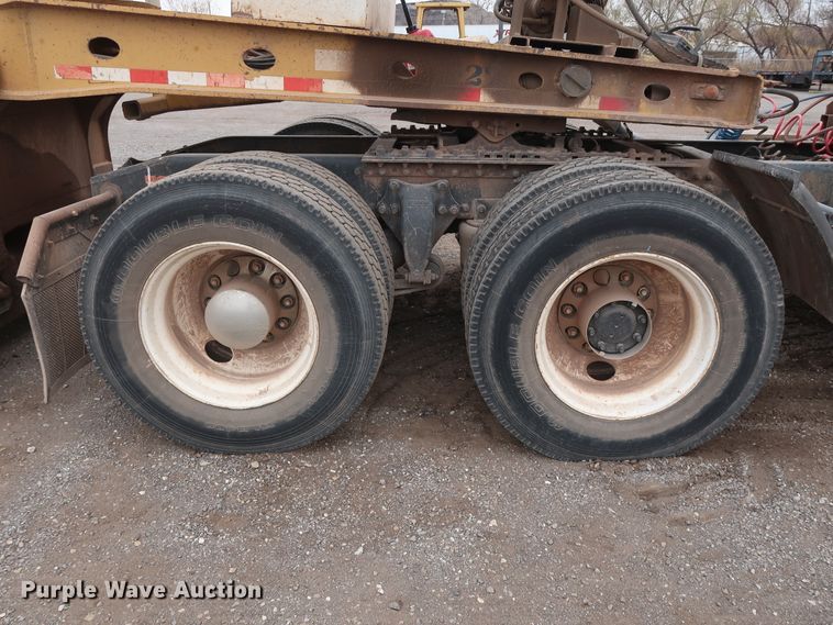 image for item DG4246 2007 Freightliner Columbia semi truck