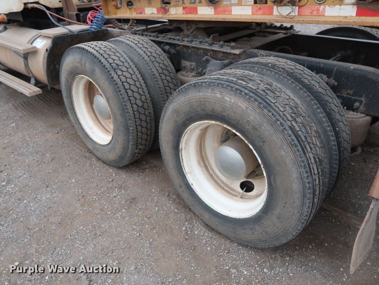 image for item DG4246 2007 Freightliner Columbia semi truck