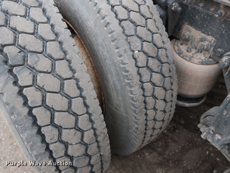 image for item DG4246 2007 Freightliner Columbia semi truck