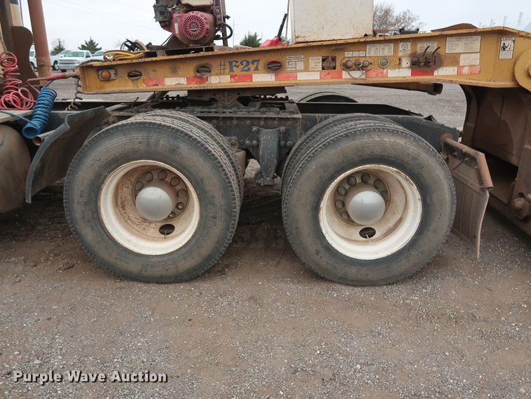 image for item DG4246 2007 Freightliner Columbia semi truck