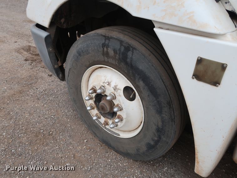 image for item DG4246 2007 Freightliner Columbia semi truck