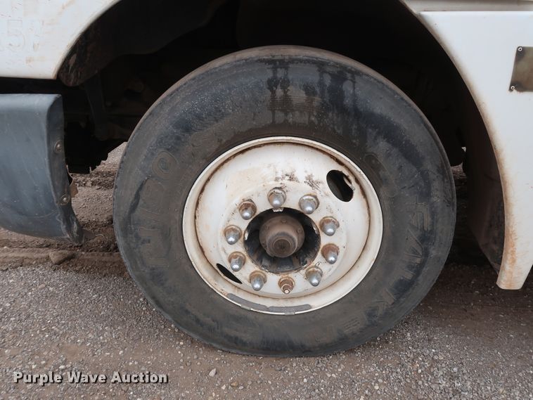 image for item DG4246 2007 Freightliner Columbia semi truck