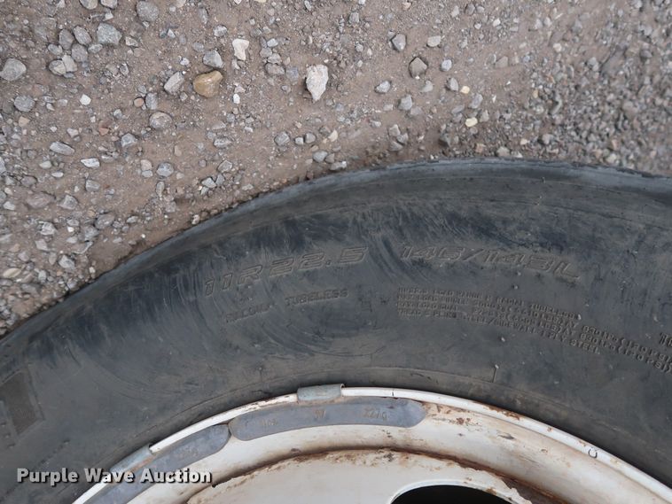 image for item DG4246 2007 Freightliner Columbia semi truck