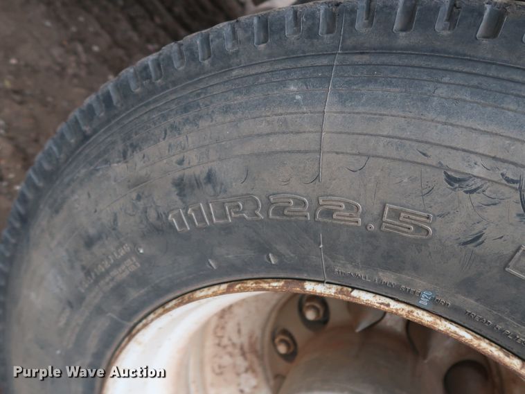 image for item DG4246 2007 Freightliner Columbia semi truck