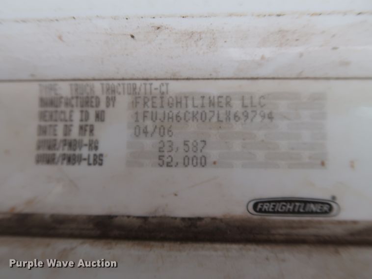 image for item DG4246 2007 Freightliner Columbia semi truck