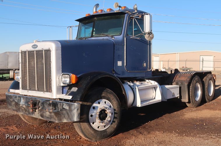 image for item DG4248 2001 Peterbilt 378 truck cab and chassis