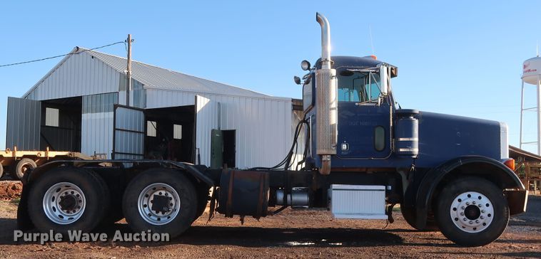 image for item DG4248 2001 Peterbilt 378 truck cab and chassis