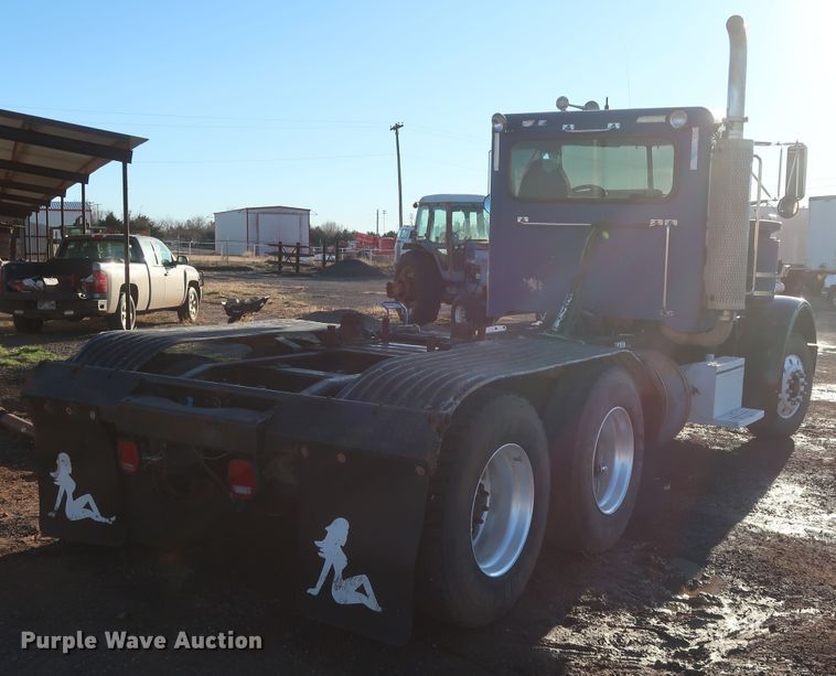 image for item DG4248 2001 Peterbilt 378 truck cab and chassis