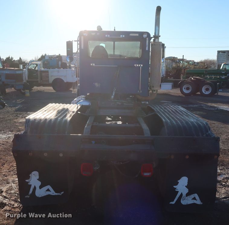 image for item DG4248 2001 Peterbilt 378 truck cab and chassis