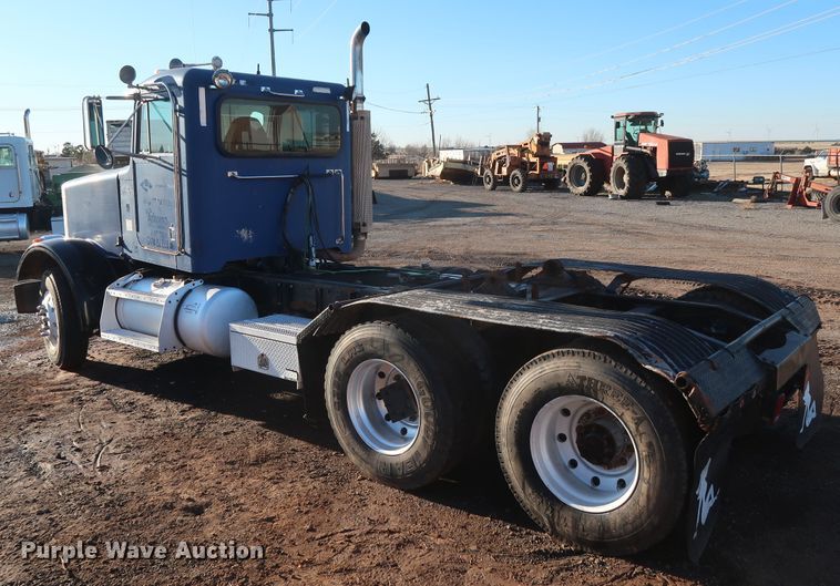 image for item DG4248 2001 Peterbilt 378 truck cab and chassis