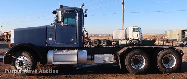 image for item DG4248 2001 Peterbilt 378 truck cab and chassis