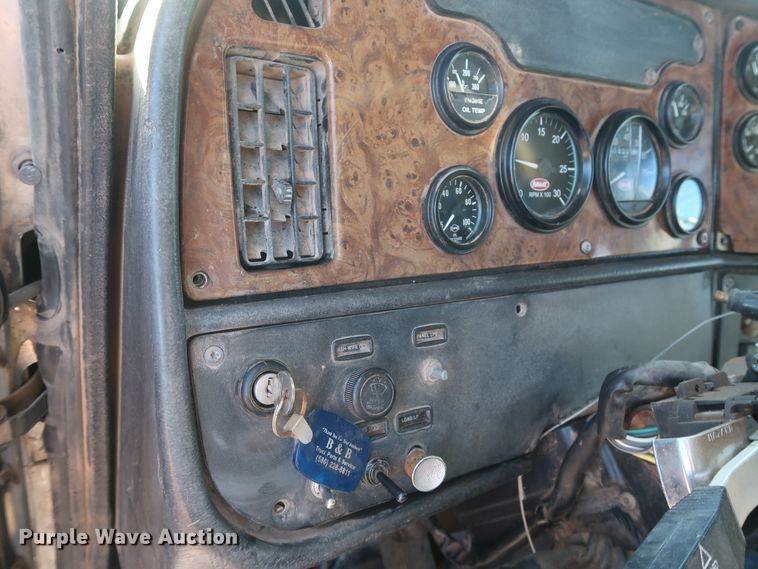 image for item DG4248 2001 Peterbilt 378 truck cab and chassis