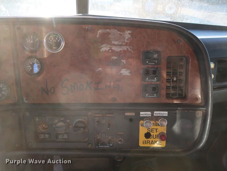 image for item DG4248 2001 Peterbilt 378 truck cab and chassis