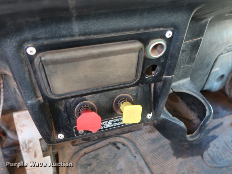image for item DG4248 2001 Peterbilt 378 truck cab and chassis