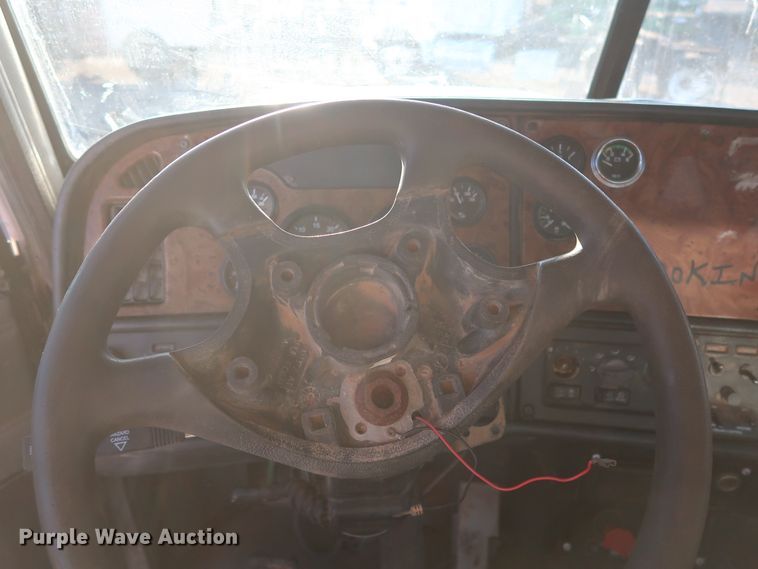 image for item DG4248 2001 Peterbilt 378 truck cab and chassis