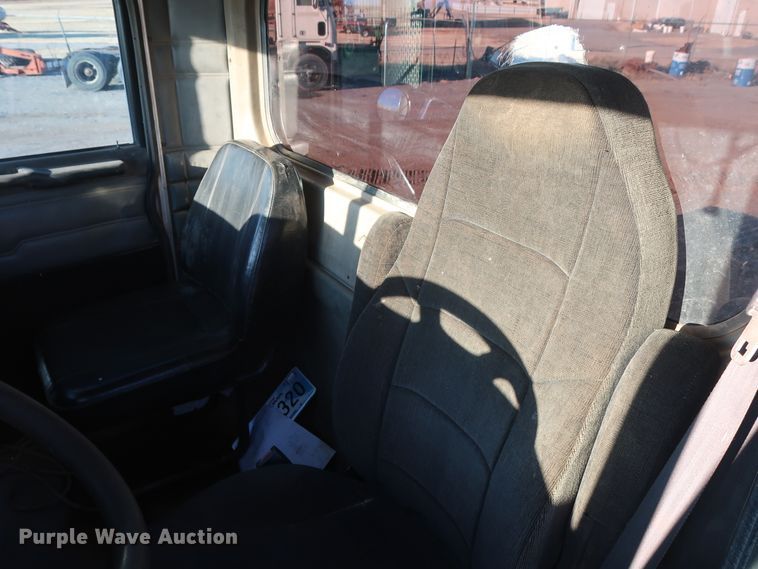 image for item DG4248 2001 Peterbilt 378 truck cab and chassis