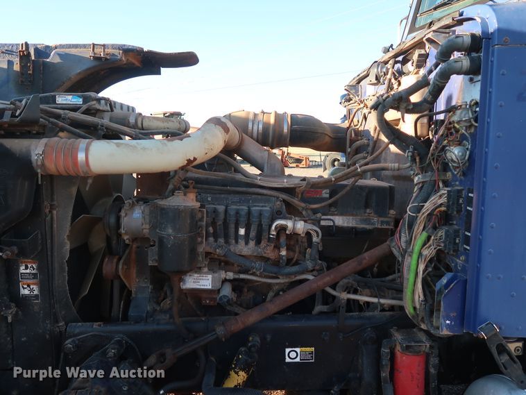 image for item DG4248 2001 Peterbilt 378 truck cab and chassis