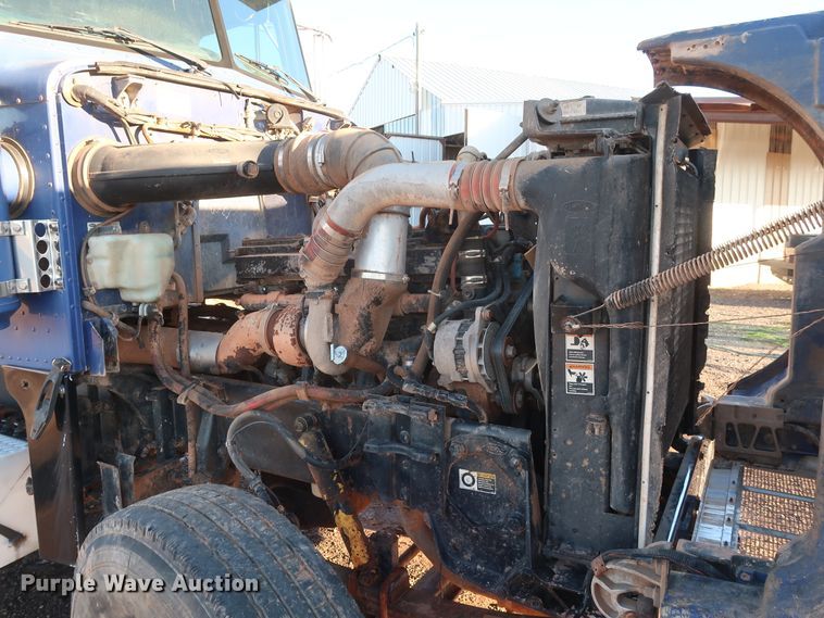 image for item DG4248 2001 Peterbilt 378 truck cab and chassis