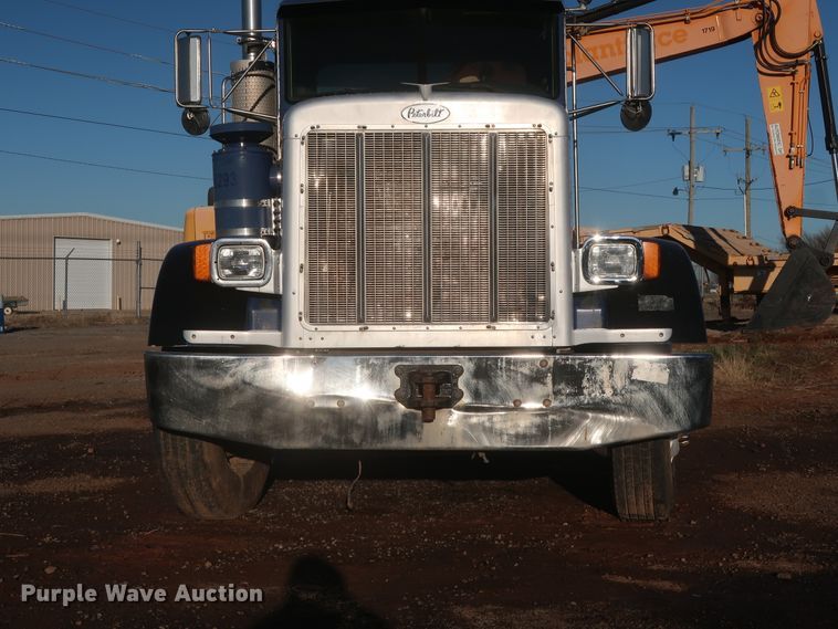 image for item DG4248 2001 Peterbilt 378 truck cab and chassis
