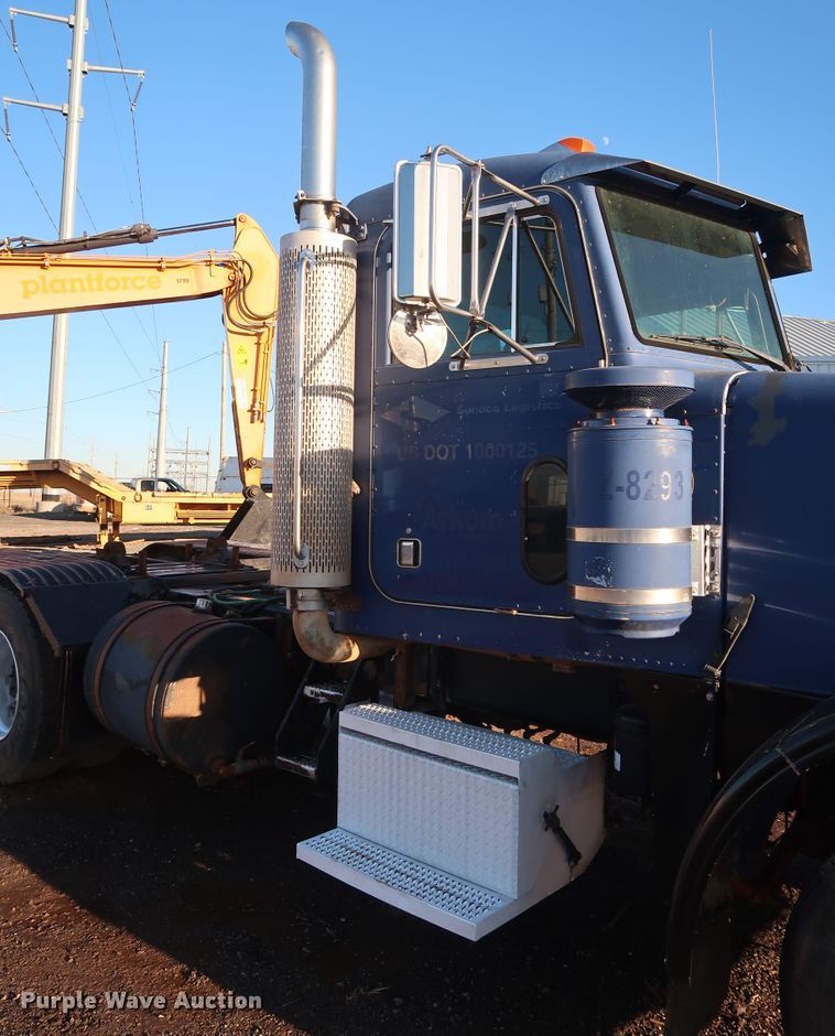 image for item DG4248 2001 Peterbilt 378 truck cab and chassis