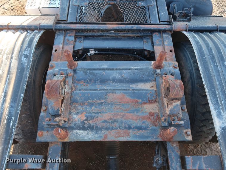 image for item DG4248 2001 Peterbilt 378 truck cab and chassis