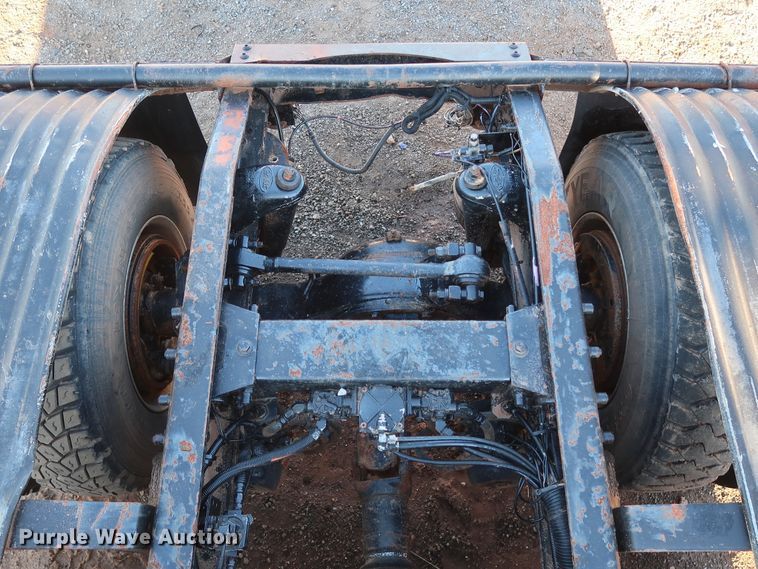 image for item DG4248 2001 Peterbilt 378 truck cab and chassis