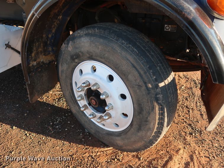 image for item DG4248 2001 Peterbilt 378 truck cab and chassis