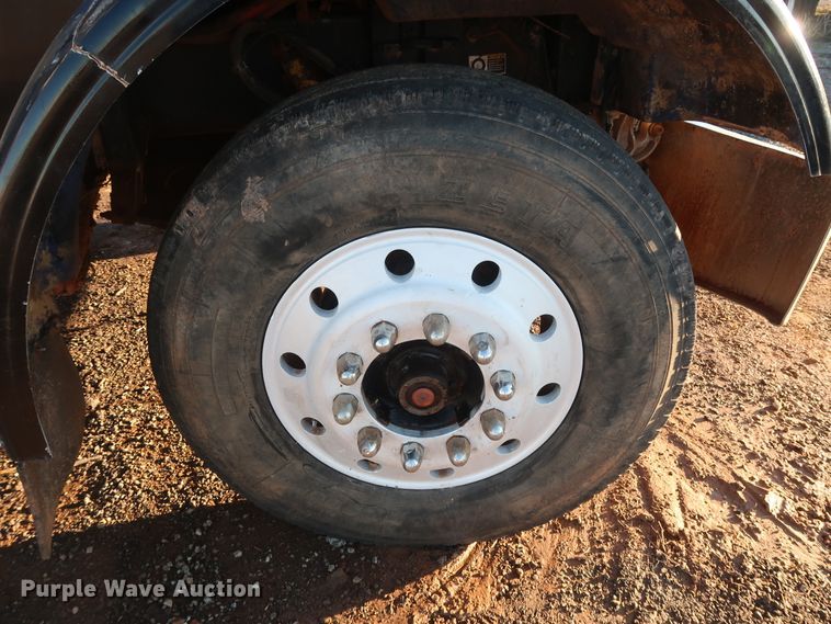 image for item DG4248 2001 Peterbilt 378 truck cab and chassis