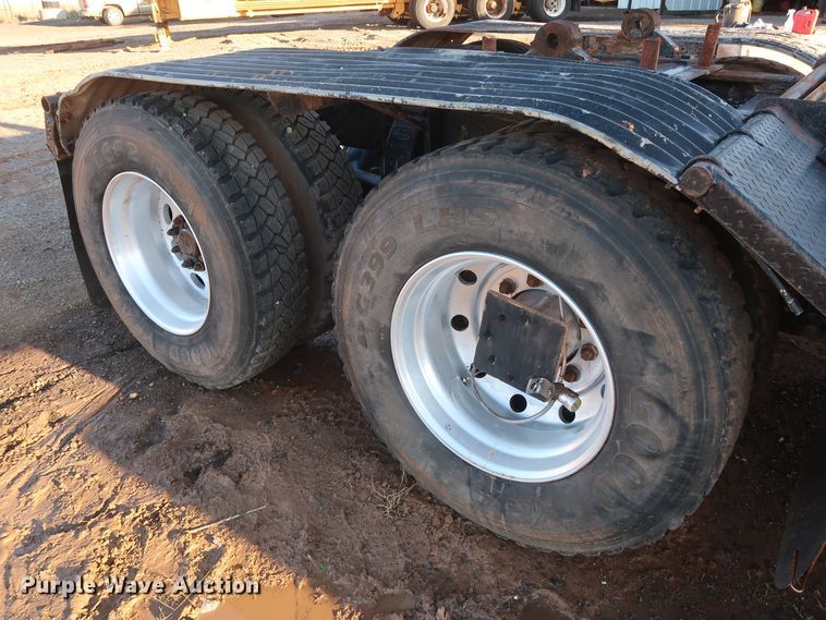 image for item DG4248 2001 Peterbilt 378 truck cab and chassis