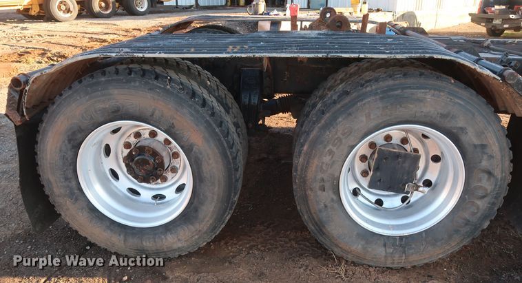 image for item DG4248 2001 Peterbilt 378 truck cab and chassis