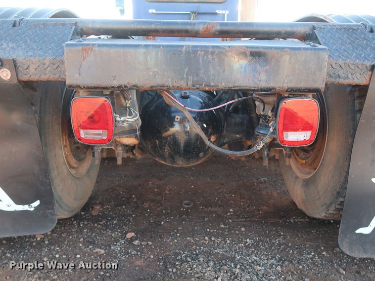 image for item DG4248 2001 Peterbilt 378 truck cab and chassis