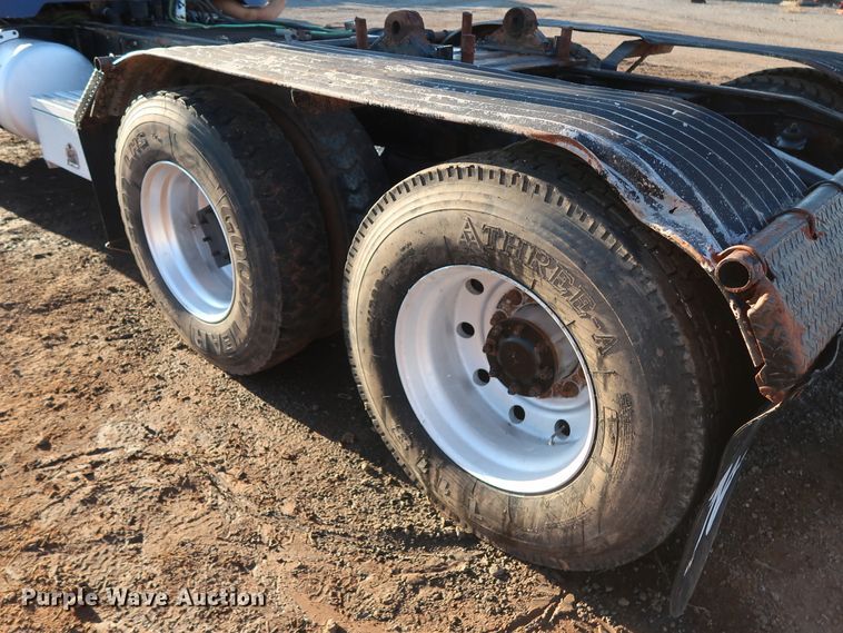 image for item DG4248 2001 Peterbilt 378 truck cab and chassis