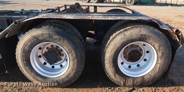 image for item DG4248 2001 Peterbilt 378 truck cab and chassis