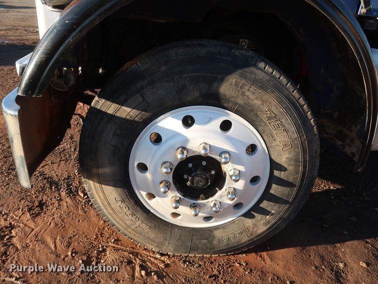 image for item DG4248 2001 Peterbilt 378 truck cab and chassis