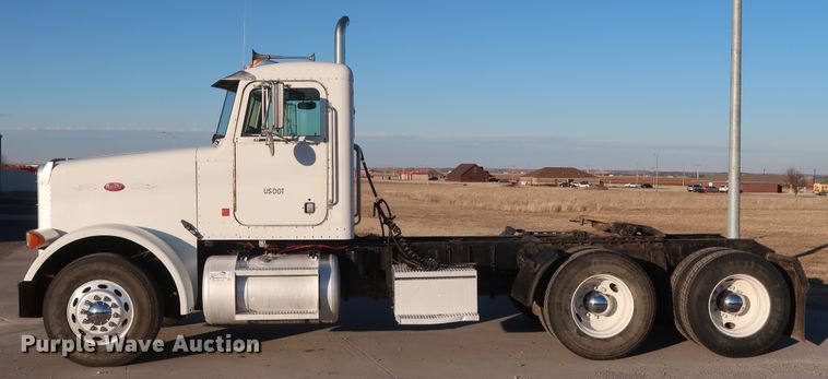image for item DG4249 1992 Peterbilt 378 semi truck