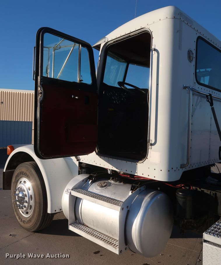 image for item DG4249 1992 Peterbilt 378 semi truck