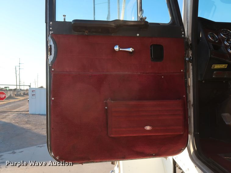 image for item DG4249 1992 Peterbilt 378 semi truck
