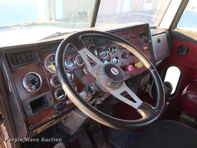 image for item DG4249 1992 Peterbilt 378 semi truck