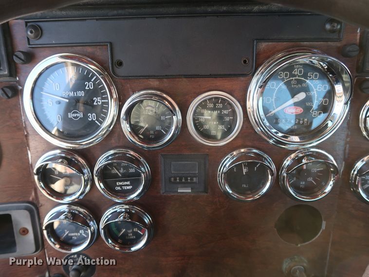 image for item DG4249 1992 Peterbilt 378 semi truck