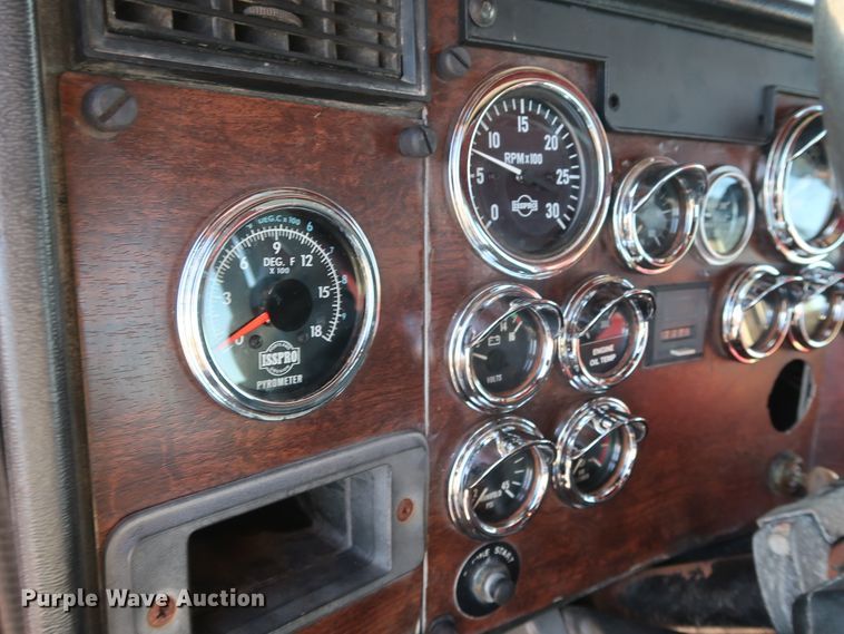 image for item DG4249 1992 Peterbilt 378 semi truck